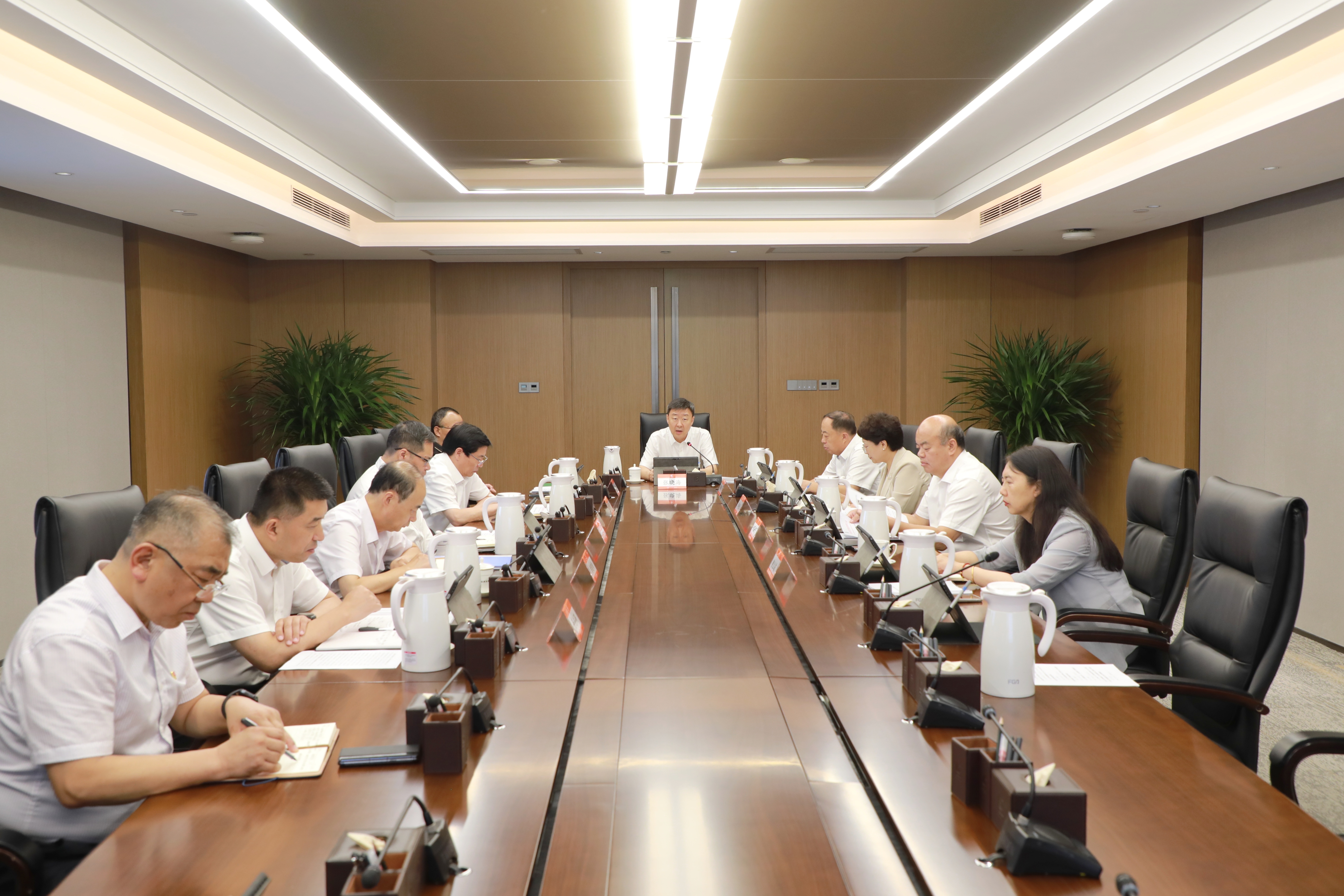 集團(tuán)黨委常委會(huì)召開(kāi)會(huì)議  傳達(dá)學(xué)習(xí)習(xí)近平總書(shū)記重要講話重要指示精神? 研究有關(guān)事項(xiàng)