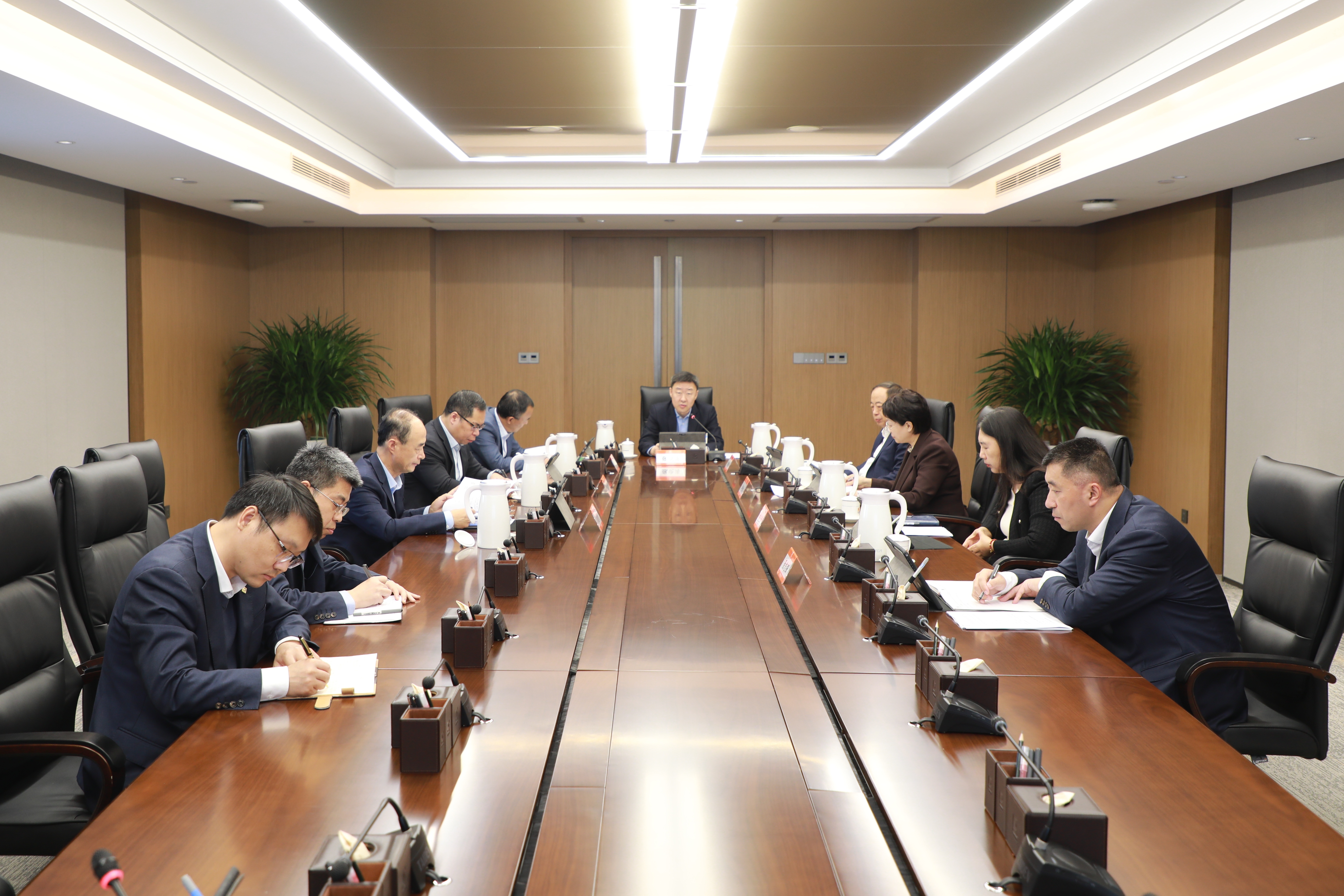 集團(tuán)黨委常委會(huì)召開會(huì)議 傳達(dá)學(xué)習(xí)習(xí)近平總書記重要講話精神 研究有關(guān)事項(xiàng)